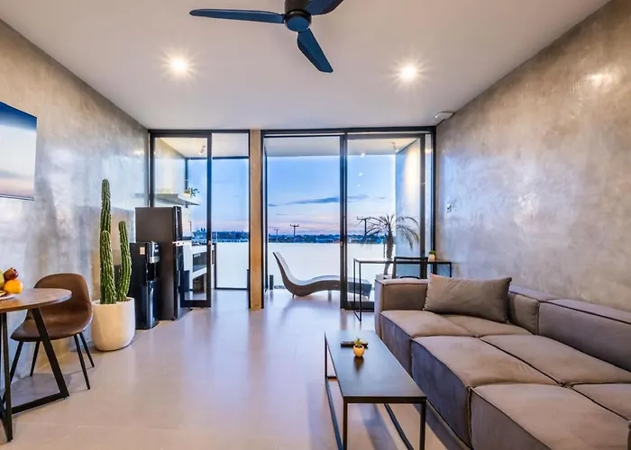 Brand New With Stunning Sunset Views Apartahotel *